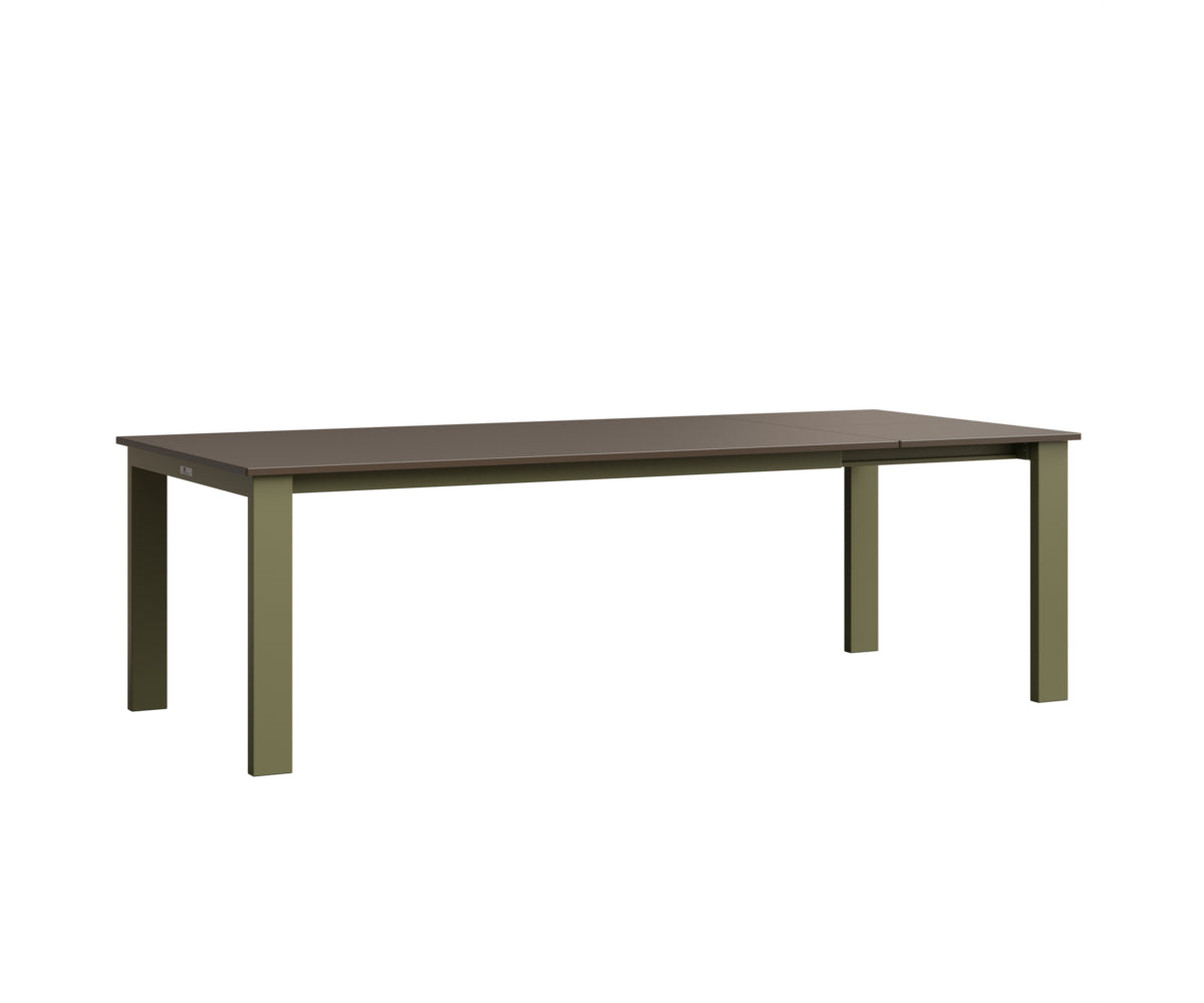 Berlin Gardens Berkley MGP 42" x 72" Expandable Table with Hammered Top